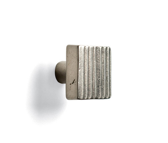 Knobs & T-Pulls - CK-425 | Cabinet knobs | Sun Valley Bronze