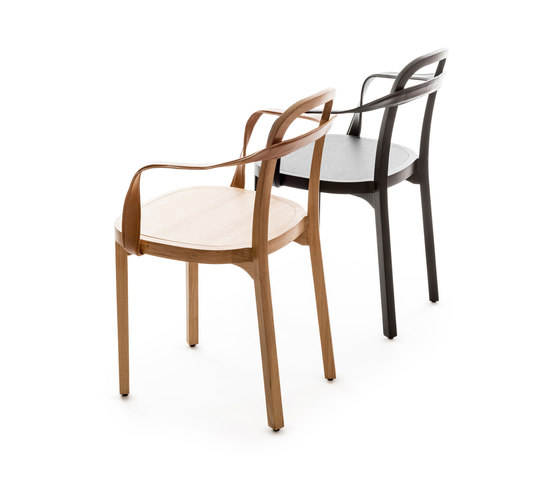 Siro+ | Chair with Armrests | oak | Chaises | Woodnotes