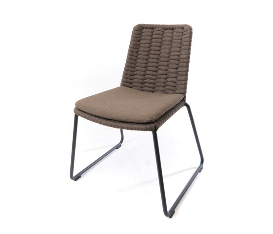 Wing sidechair | Chairs | Fischer Möbel