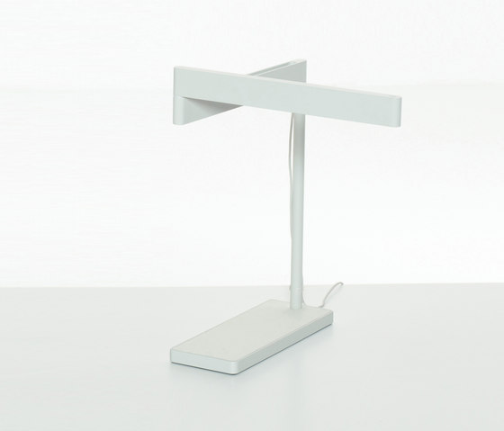 Sanna Lightbar | Table lights | Teknion