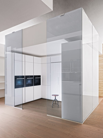 Hi-Line 6 fitted kitchen with an island in white | Cuisines équipées | Dada