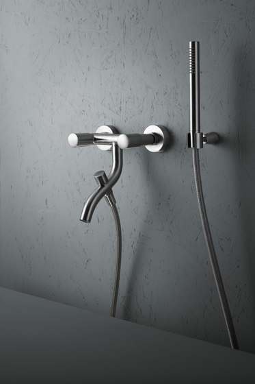 Ono | Wall mounted external bath set | Bath taps | Quadrodesign