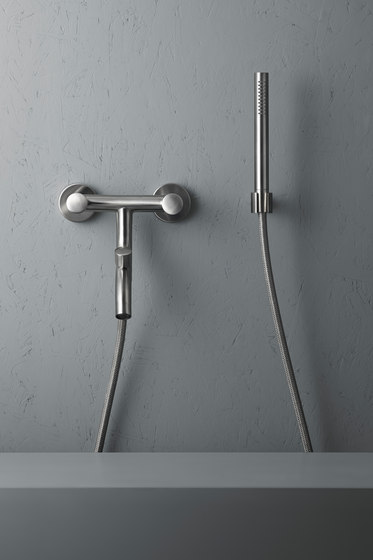 Ono | Wall mounted external bath set | Bath taps | Quadrodesign