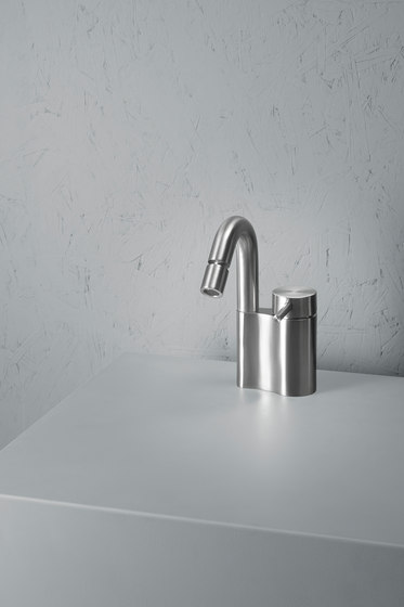 Ottavo | Stainless steel Deck mounted mixer | Wash basin taps | Quadrodesign
