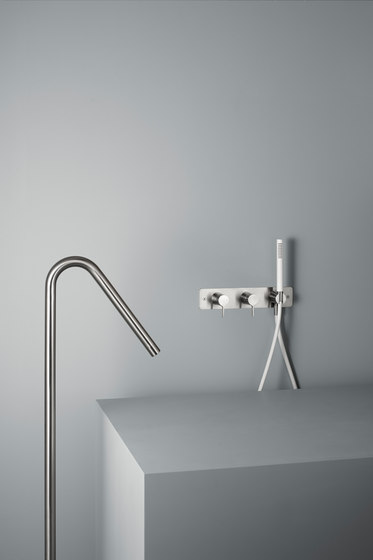 Volcano | Stainless steel Wall mounted 2 mixer set | Shower controls | Quadrodesign