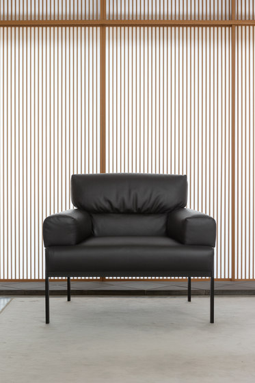 SUKI | armchair | Fauteuils | By interiors inc.