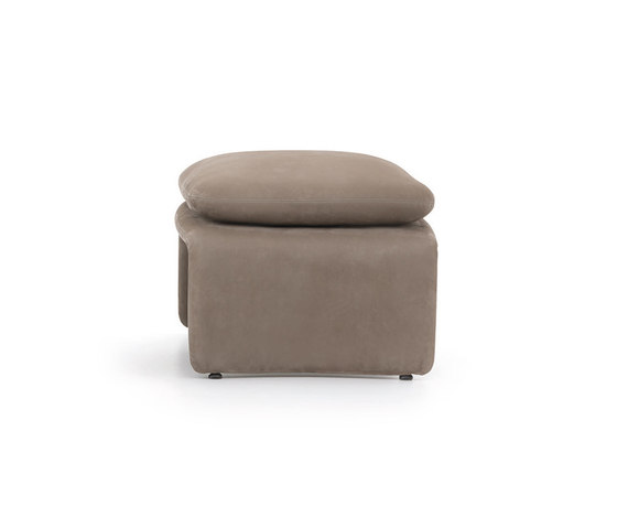 Halley footstool | Pufs | Minotti