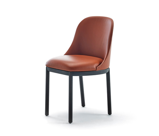 Aleta chair wooden base | Chaises | viccarbe