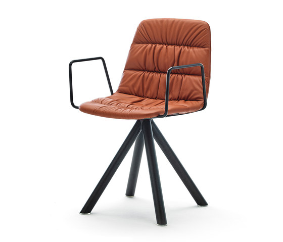 Maarten chair wooden base | Chairs | viccarbe