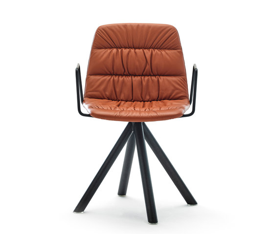 Maarten chair wooden base | Sillas | viccarbe