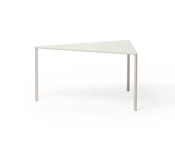 Point 30° Small Table | Coffee tables | Massproductions