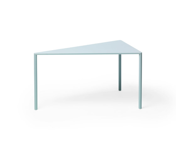 Point 30° Small Table | Coffee tables | Massproductions