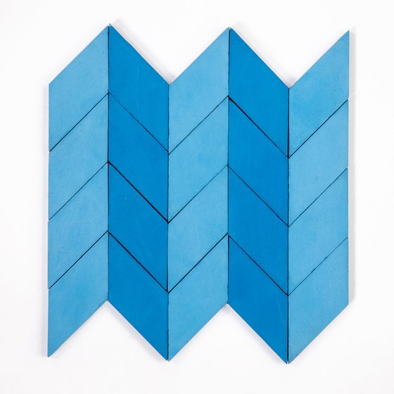 Short-Chevron-Parade-blue-sky | Beton Fliesen | Granada Tile
