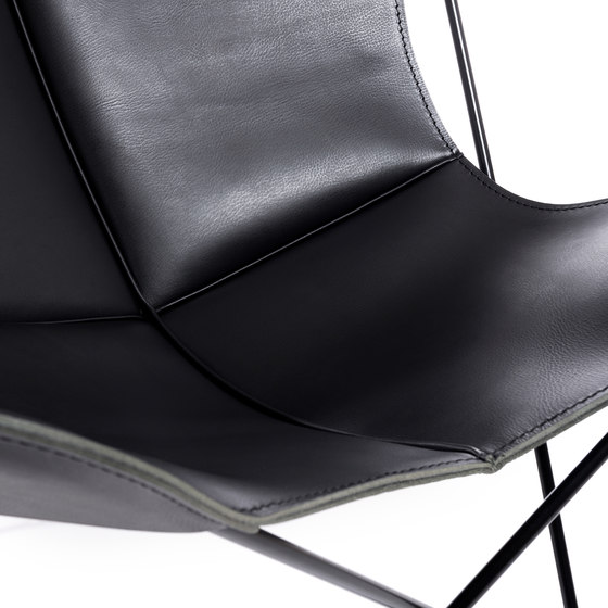 Hardoy Butterfly Chair Nature Schwarz | Armchairs | Manufakturplus