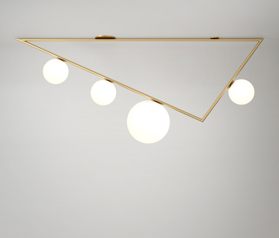 Triangle 1.5m 3+1 Globes | Lampade parete | Atelier Areti