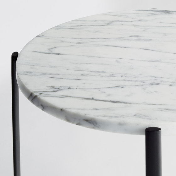 Outline Side Table | Tavolini alti | Design Within Reach
