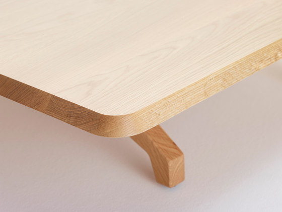 Bomba Square Table | Tables basses | Schiavello International Pty Ltd