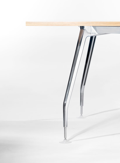Marina Table | Tavoli contract | Schiavello International Pty Ltd