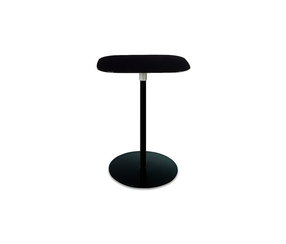 OTM Table | Tables d'appoint | Schiavello International Pty Ltd
