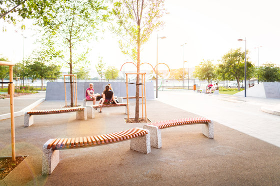 forma | Curved park bench | Benches | mmcité