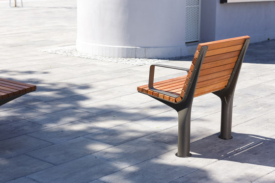 vltau | Park bench with backrest and armrests | Benches | mmcité