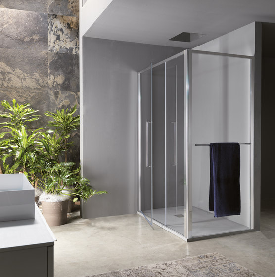 Trendy Design Right pivot door with fixed element | Shower screens | Inda