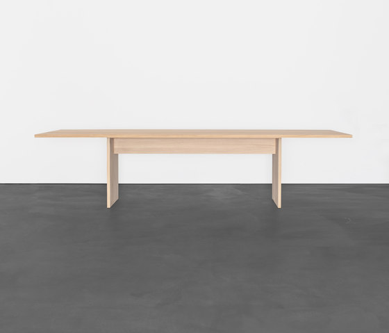 AREAL table | Dining tables | Sanktjohanser