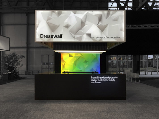 Versátil: elementos iluminados para interiores | Terminales de información | Dresswall
