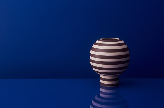 Varia | sculptural vase | Vases | AYTM