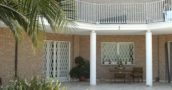 DibiBlind - Rejas extensibles | Puertas patio | Di.Bi. Porte Blindate