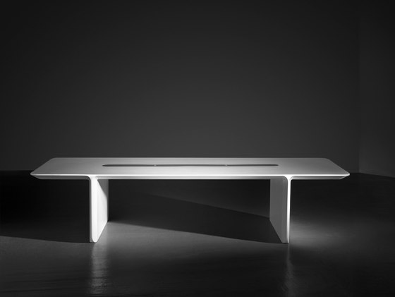 Outline Table Configuration 1 | Tavoli contract | Isomi