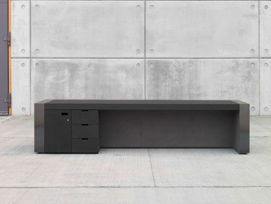 Blok Reception Desk in Hot Rolled Steel Configuration 3 | Theken | Isomi