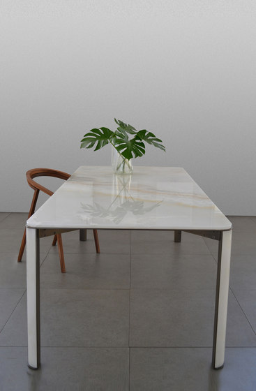 Gregorio table in onyx | Dining tables | mg12