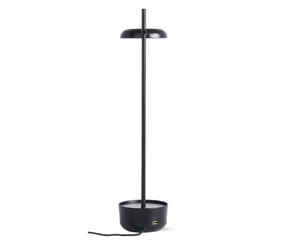 Focal LED Lamp with USB Port | Tischleuchten | Design Within Reach
