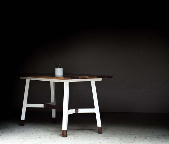 A-Frame Dining Table | Tables de repas | Harkavy Furniture