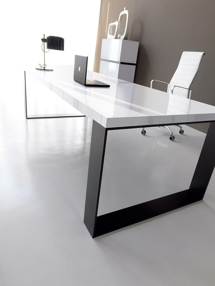 NEW LOOP desk | Desks | IVM