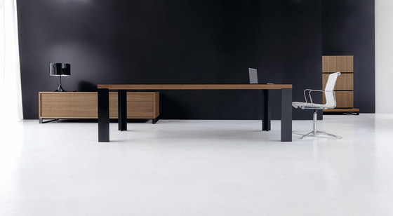 NEW LOOP meeting table | Contract tables | IVM