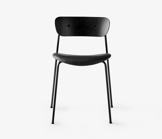 Pavilion AV3 Noble Aniline Black Leather w. Black Lacquered Oak & Black base | Chairs | &TRADITION