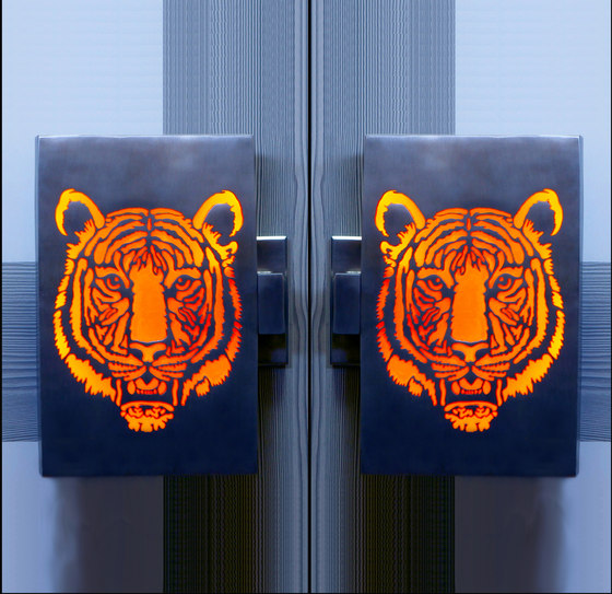 Tiger Illuminated Door Handles | Maniglioni porta | Martin Pierce Hardware