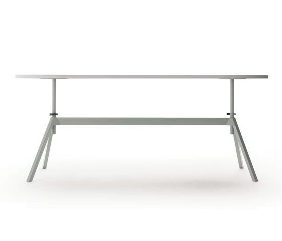 Level Table, Height-Adjustable | Mesas contract | COR Sitzmöbel