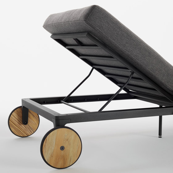 Grid Sofa Chaise | Tumbonas | Design Within Reach