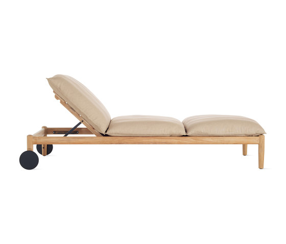 Terassi Chaise | Chaise longues | Design Within Reach