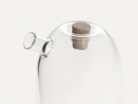 Gugo M | Decanters / Carafes | HANDS ON DESIGN