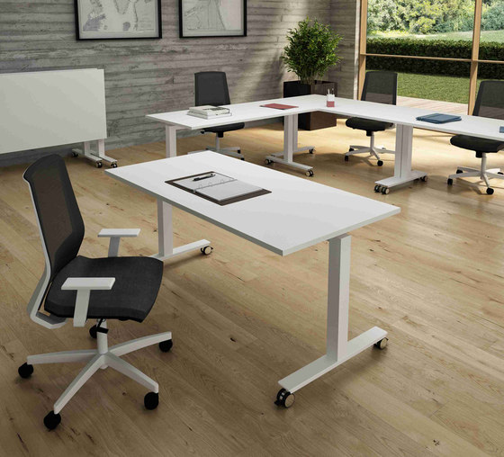 Winglet Meeting contract table with casters | Contract tables | Bralco