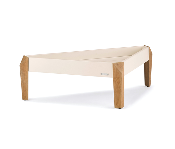 BRIXX Table dàppoint triangulaire | Tables d'appoint | DEDON