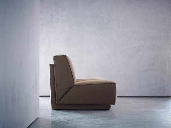 DOUTZEN armchair | Poltrone | Piet Boon