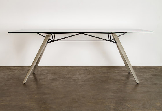 Kahn dining table | Mesas comedor | District Eight