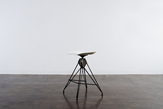 Kahn counter stool | Sgabelli bancone | District Eight