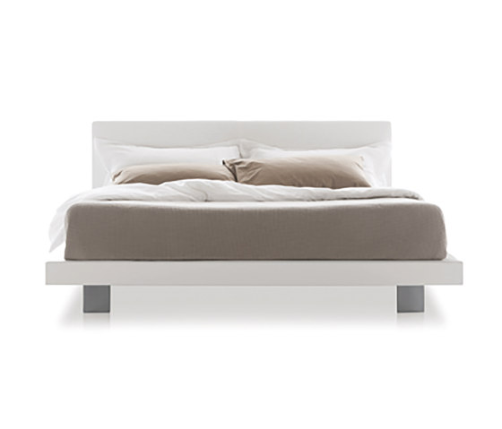 People B Medium with wooden bed frame | Beds | Pianca