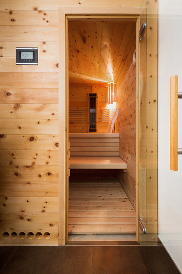 Swiss pine Giebelsauna | Saunas infrarrojas | DEISL SAUNA & WELLNESS